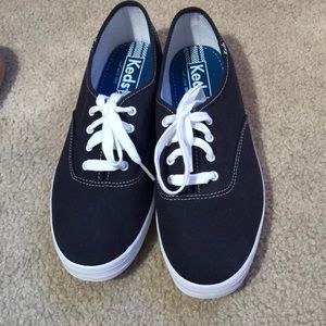Navy blue keds !
